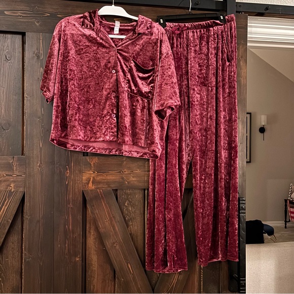 Stars Above Crushed Velvet Pajama Set in Burgundy Wine Short Sleeve and Pants XL - Picture 1 of 11